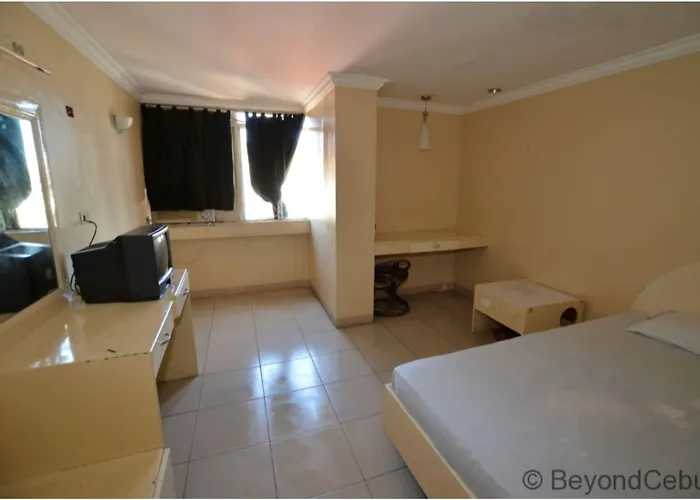 Capitol Tourist Hotel 3*